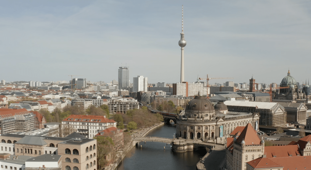 cosa vedere fare visitare weekend a berlino visit berlin guerra fredda muro torre tv Alexanderplatz 