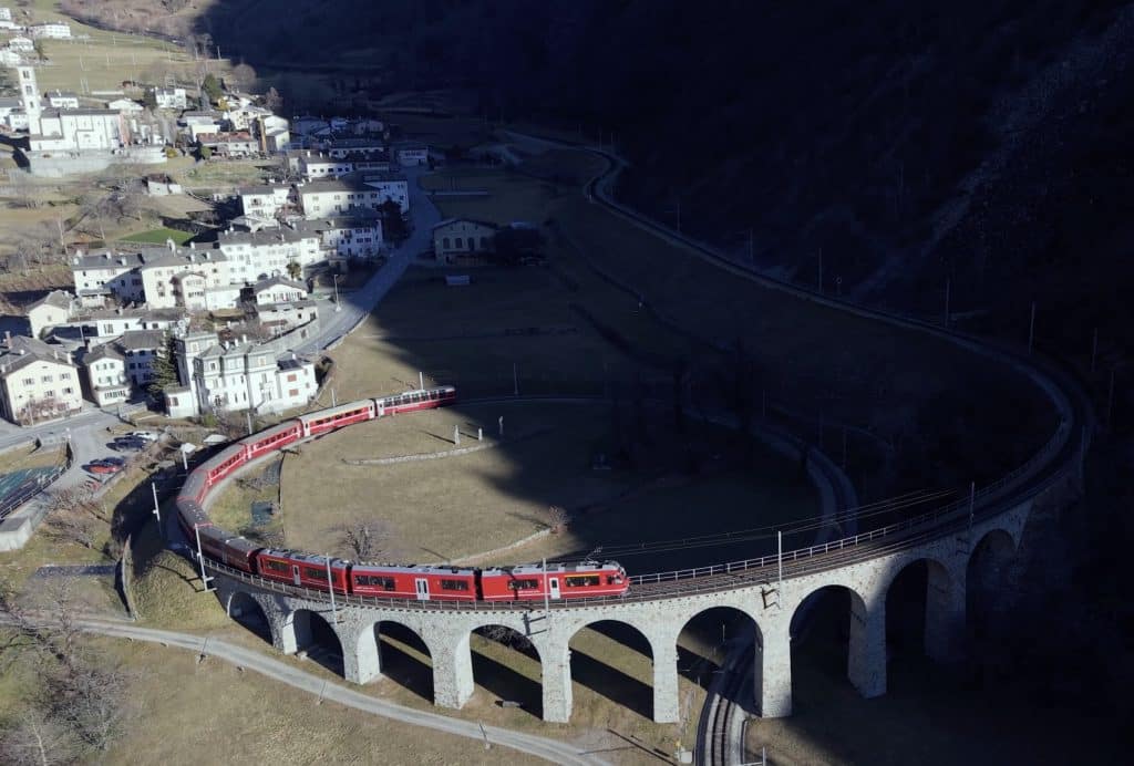 treno rosso bernina trenino tirano st moritz cosa vedere prezzi biglietti prenotare dove dormire